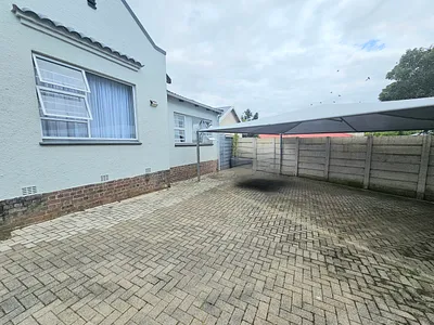 2 Bedroom House To Rent in East London - S0Je.webp