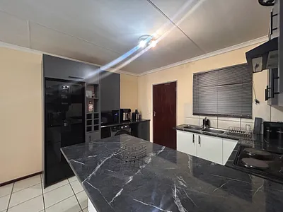 2 Bedroom Apartment To Rent in Randburg - 93zn.webp