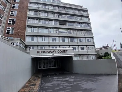 3 Bedroom Apartment For Sale in East London - 7KgU.webp