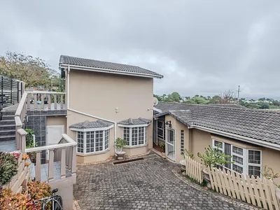 3 Bedroom House To Rent in Umhlanga - 8BCA.webp