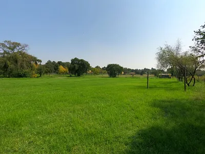 8 Bedroom House For Sale in Glen Austin, Midrand - Lgt0.webp