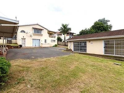 7 Bedroom House For Sale in Durban North - vn1D.webp