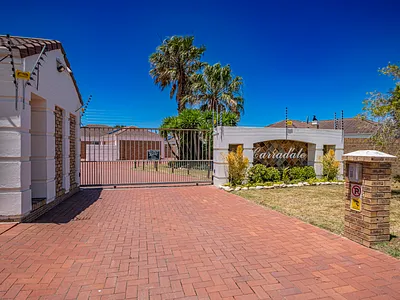 3 Bedroom Townhouse To Rent in Port Elizabeth - NiJX.webp