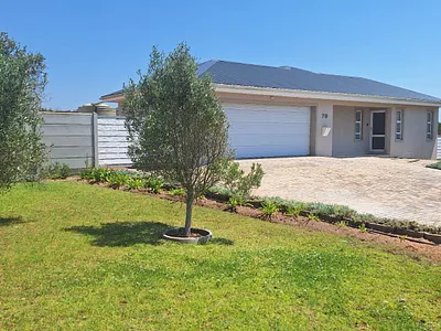 3 Bedroom House For Sale in Stilbaai West, Stilbaai - img
