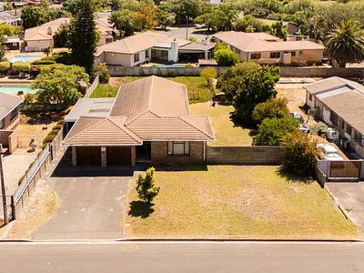 3 Bedroom House For Sale in Kuils River - 8qT5.webp