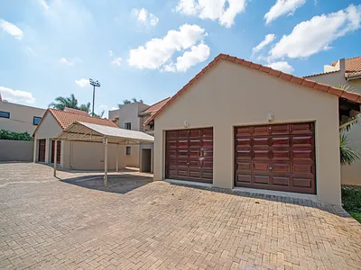 3 Bedroom Apartment For Sale in Bedfordview - Tr5Q.webp
