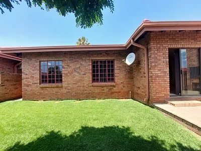 3 Bedroom Apartment For Sale in Sasolburg - 6QGd.webp
