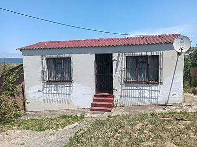 2 Bedroom House For Sale in East London - aJ7u.webp