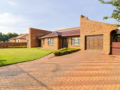 4 Bedroom House For Sale in Springs - img
