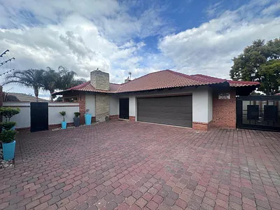 3 Bedroom Townhouse To Rent in Middelburg - img