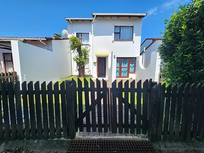 3 Bedroom Apartment To Rent in East London - BDoa.webp