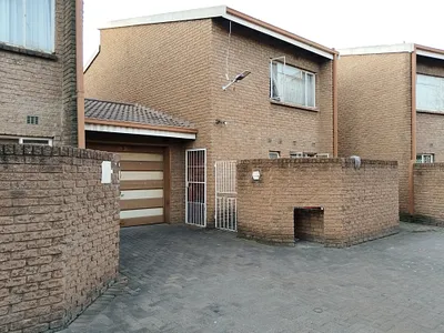 2 Bedroom Townhouse For Sale in Vereeniging - suhP.webp
