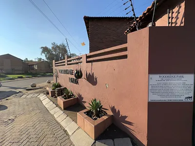 2 Bedroom Apartment For Sale in Rustenburg - 9GVy.webp