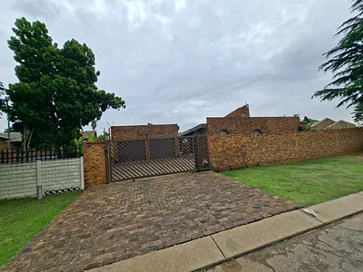 4 Bedroom House For Sale in Brakpan - img