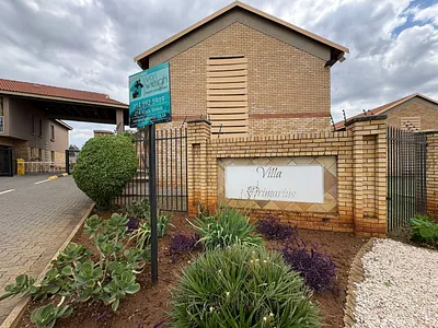 2 Bedroom Apartment For Sale in Rustenburg - 6BPb.webp
