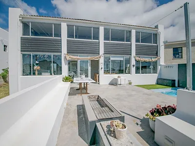 4 Bedroom House For Sale in Pringle Bay - img