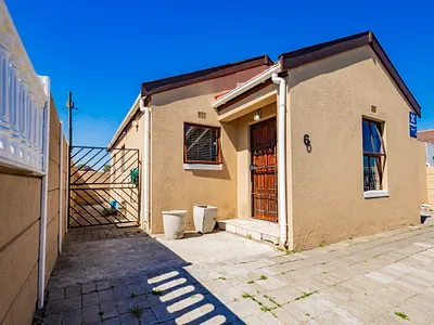 3 Bedroom House For Sale in Kuils River - YKpw.webp