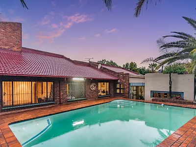 6 Bedroom House For Sale in Krugersdorp - BpQu.webp