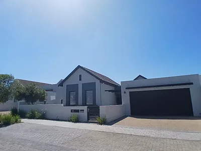 3 Bedroom House To Rent in Somerset West - img
