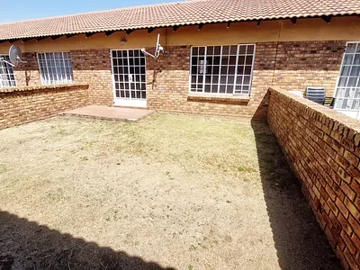 2 Bedroom Townhouse For Sale in Sasolburg - EJbP.webp