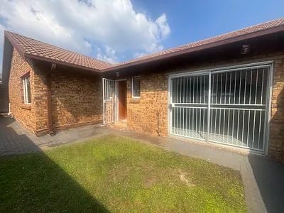 3 Bedroom Townhouse For Sale in Witbank - Ectr.webp