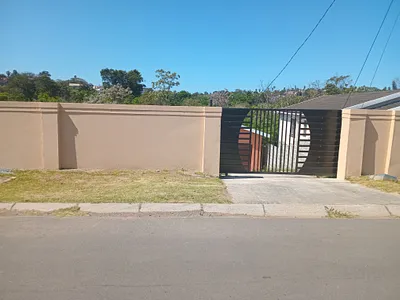 3 Bedroom House For Sale in East London - img