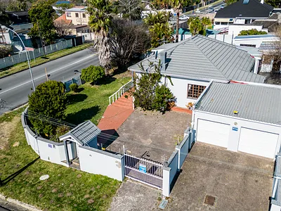 3 Bedroom House To Rent in East London - dLax.webp