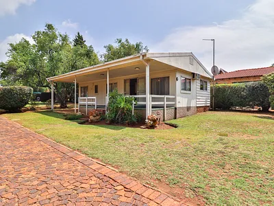 4 Bedroom Townhouse For Sale in Vaal Marina - img