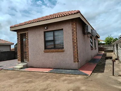 2 Bedroom House For Sale in Mogwase - 3LZZ.webp