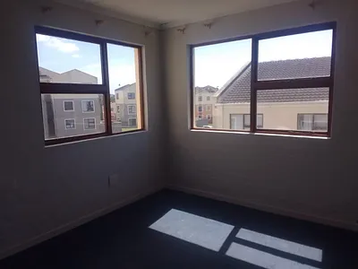 2 Bedroom Apartment To Rent in East London - YH1l.webp