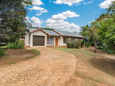 3 Bedroom House For Sale in Roodepoort - WwpJ.webp