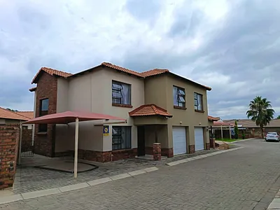 3 Bedroom Townhouse For Sale in Rustenburg - qV9u.webp