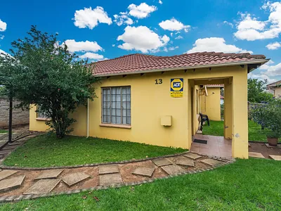 3 Bedroom House For Sale in Roodepoort - img