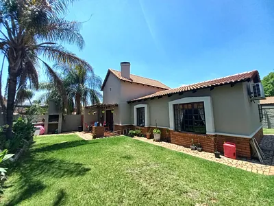 2 Bedroom House For Sale in Rustenburg - 0jUg.webp