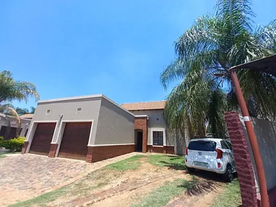 2 Bedroom House For Sale in Rustenburg - WjNY.webp