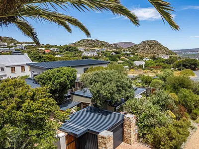 4 Bedroom House For Sale in Noordhoek - img