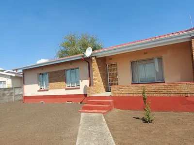 3 Bedroom House For Sale in Rustenburg - 8KL5.webp