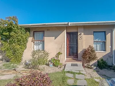 2 Bedroom House For Sale in Kuils River - IMzk.webp