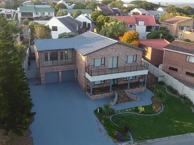 5 Bedroom House To Rent in Stilbaai West, Stilbaai - WmrG.webp