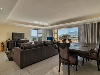 4 Bedroom House For Sale in Gordons Bay - img