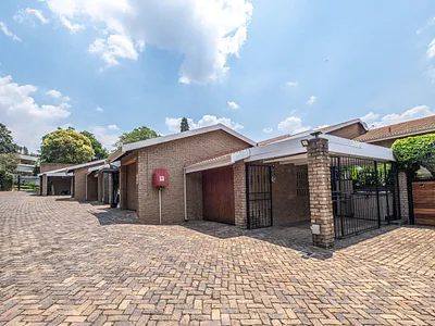 3 Bedroom Apartment For Sale in Bedfordview - wtsR.webp