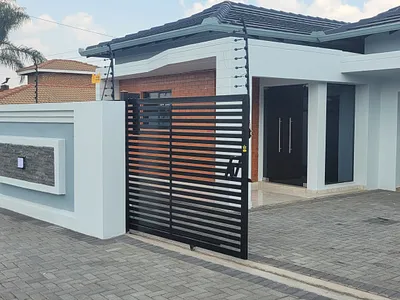 5 Bedroom House For Sale in Middelburg - img