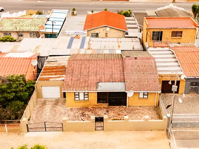 3 Bedroom House For Sale in Parow - UiK9.webp