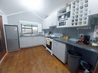 2 Bedroom House For Sale in Worcester - img