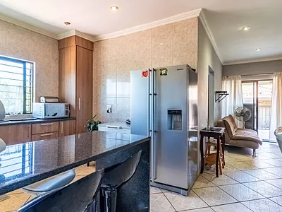 2 Bedroom Apartment For Sale in Edenvale - img