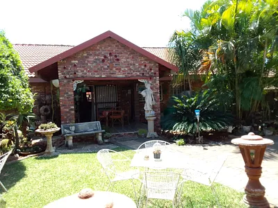 3 Bedroom House For Sale in Rustenburg - YzFA.webp