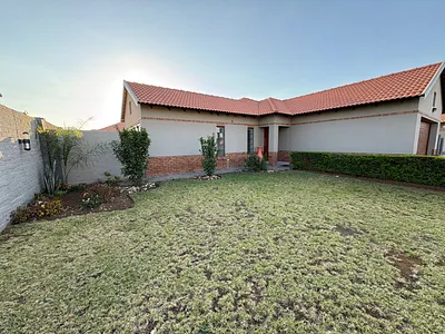 3 Bedroom House To Rent in Rustenburg - img