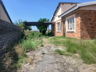 3 Bedroom House For Sale in Rustenburg - tFeU.webp