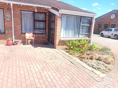 1 Bedroom Townhouse To Rent in Port Elizabeth - TAKa.webp