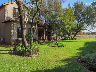 3 Bedroom Townhouse For Sale in Hartbeespoort - img